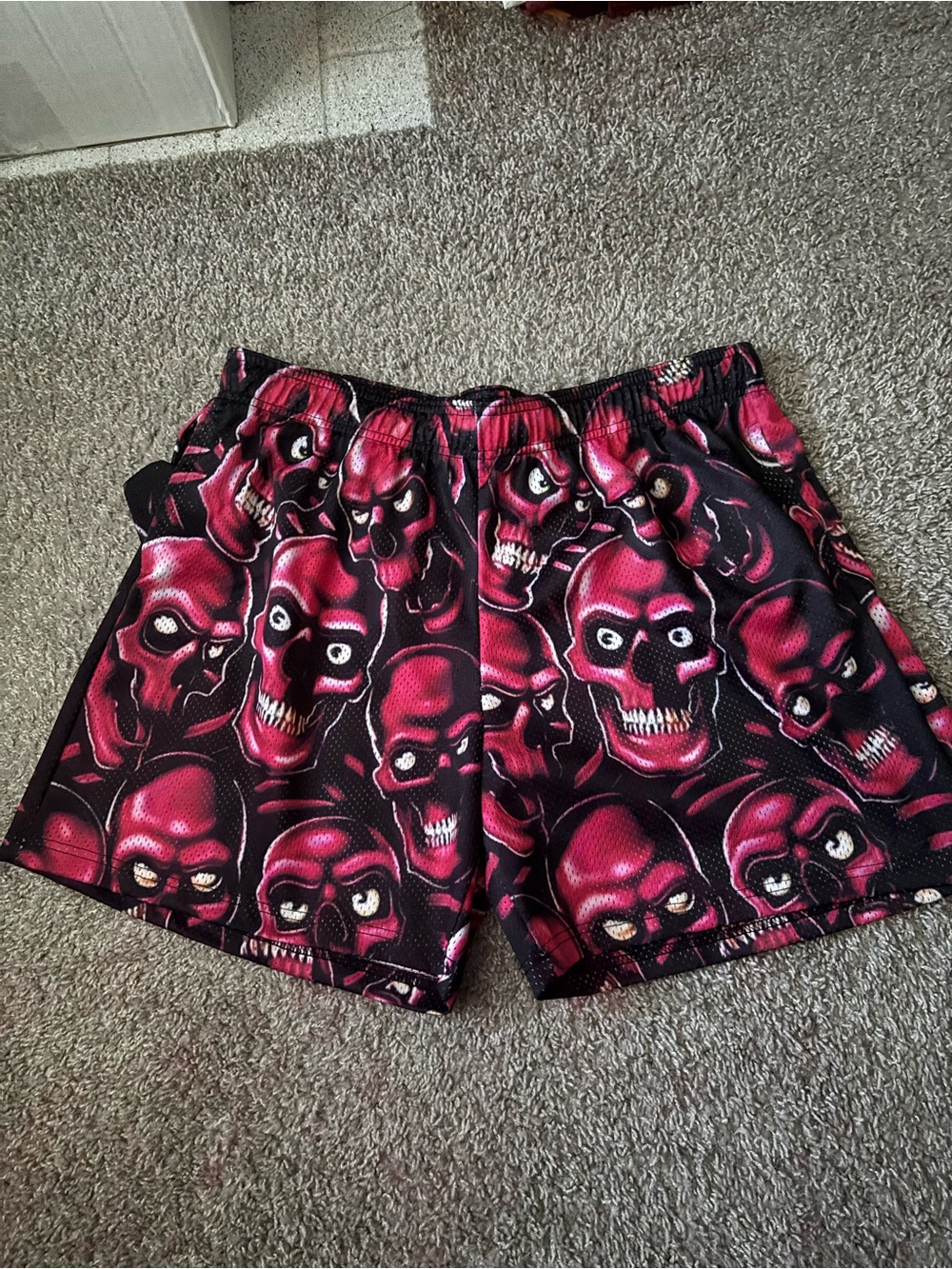 Red skulls mesh shorts